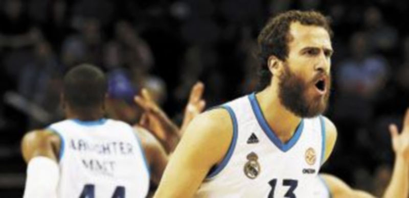 Sergio Rodríguez festeja el triunfo ‘merengue’ en el O2 londinense. / S. Plunkett (Reuters)