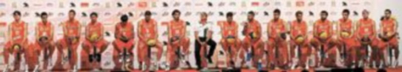 Los jugadores posaron con la equipación que lucirán en Turquía