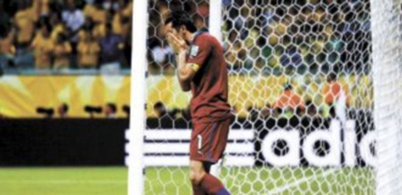 El portero transalpino Gianluigi Buffon se quejó tras el enfrentamiento ante Brasil de la cantidad de goles que está recibiendo la selección ‘azzurra’. / Reuters