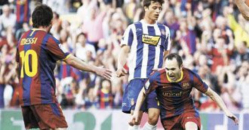 Andrés Iniesta celebra su diana