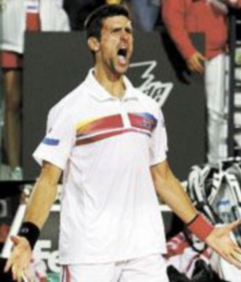 Novak Djokovic muestra su alegría al derrotar al español en dos sets. / Reuters