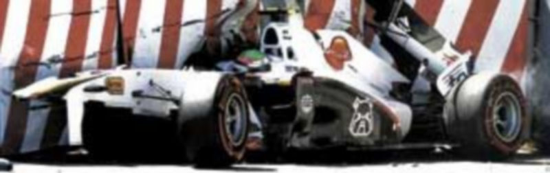 El monoplaza del piloto mexicano acabó empotrado contra las protecciones de la variante del puerto. / Efe.