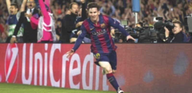 Leo Messi celebra la consecución del 2-0 tras una magnífica jugada personal en el área del equipo de Guardiola. / EFE