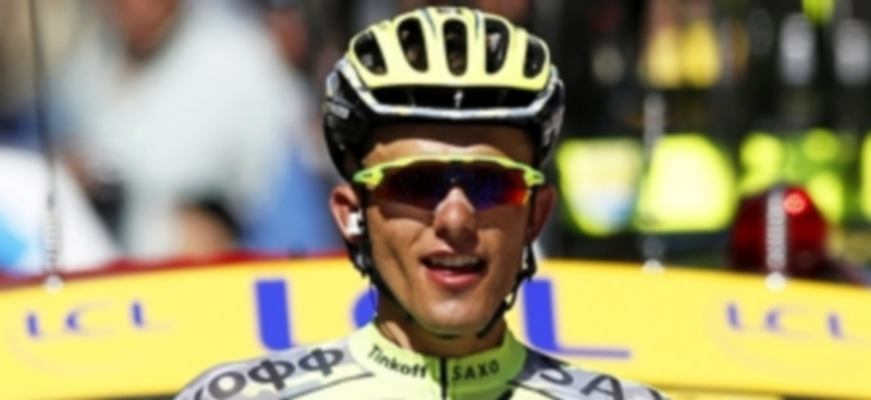 El ciclista polaco Rafal Majka celebra su victoria en la meta de Cauterets. / EFE