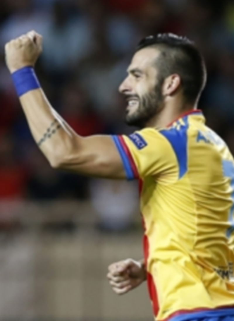 Sufrimiento hasta el fin 1 Álvaro Negredo se sacó de la manga una vaselina perfecta en el inicio. / EFE