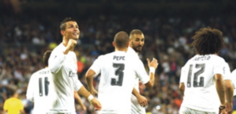 Cristiano Ronaldo (izq) volverá a liderar al Real Madrid para tratar de sumar los tres puntos ante un rival que el año pasado salió goleado del Santiago Bernabéu. / EFE