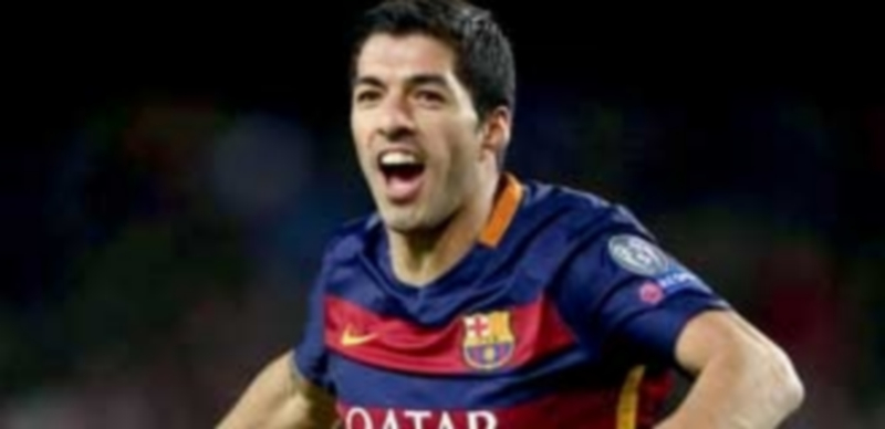 El delantero Luis Suárez continúa en buena forma tras anotar sendos dobletes ante el Real Madrid y la Roma. / EFE