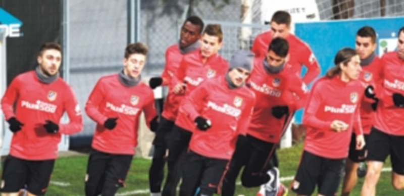 Los jugadores colchoneros se miden a un rival que les ha plantado cara en sus dos enfrentamientos en el último mes. / EFE