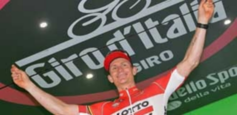 André Greipel celebra en el podio su primera victoria en este Giro de Italia