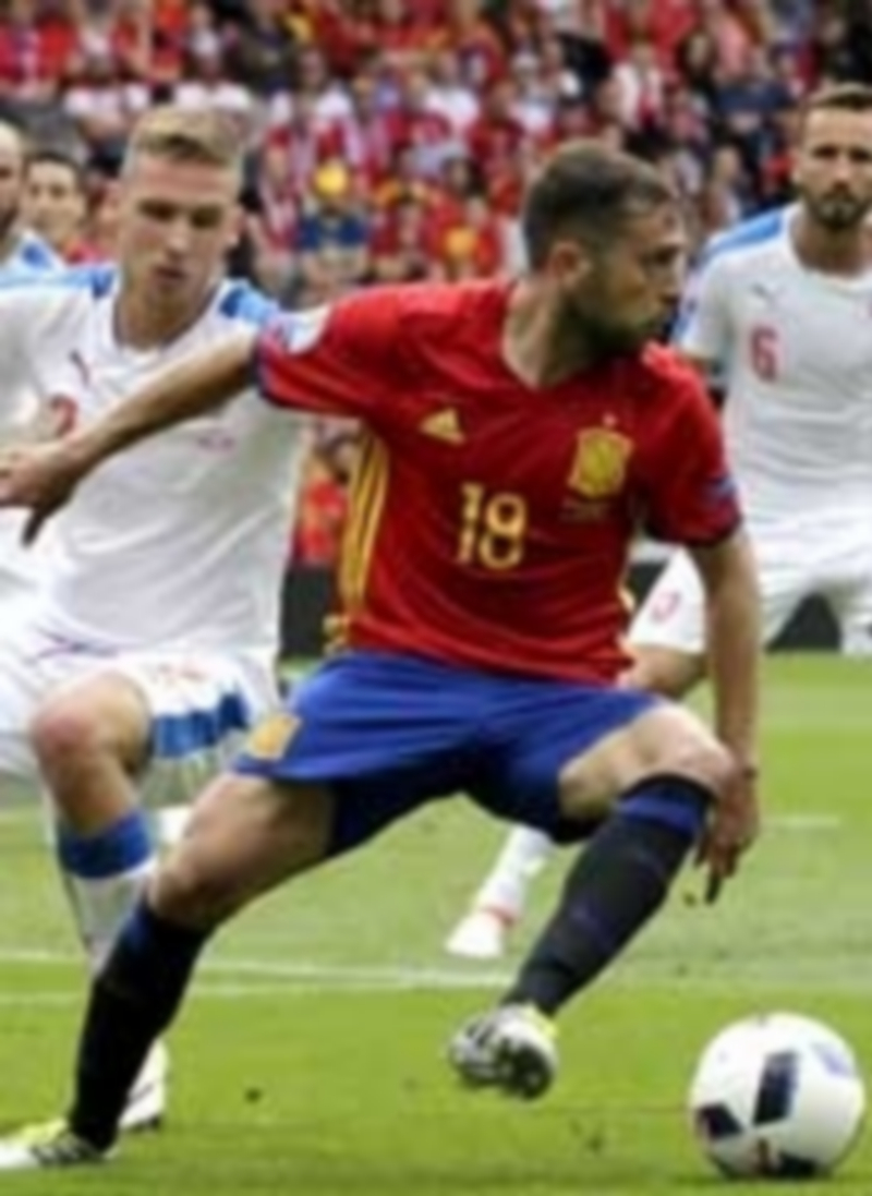 «Iniesta es diferente al resto y es una suerte tenerle de compañero» 1 Jordi Alba fue uno de los jugadores más destacados de España en el debut contra la República Checa. / EFE