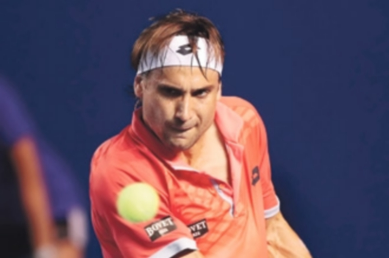 El español David Ferrer devuelve una bola el estadounidense Ryan Harrison . / EFE