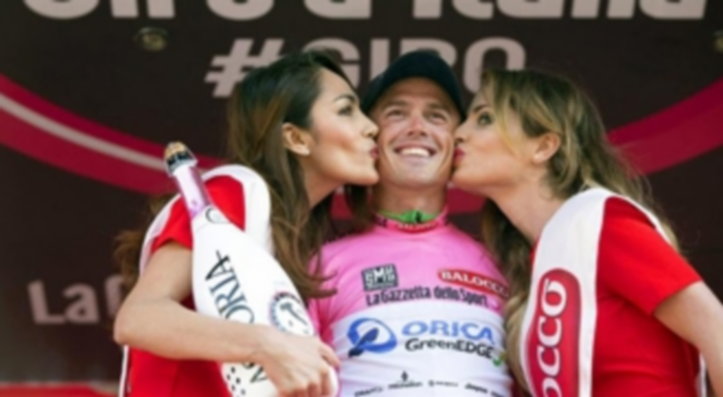 Simon Gerrans se convirtió en el primer líder de la ‘corsa rosa’. / EFE