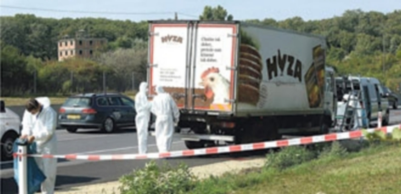 La Policía trabaja en la zona para intentar resolver las causas del suceso. / EFE