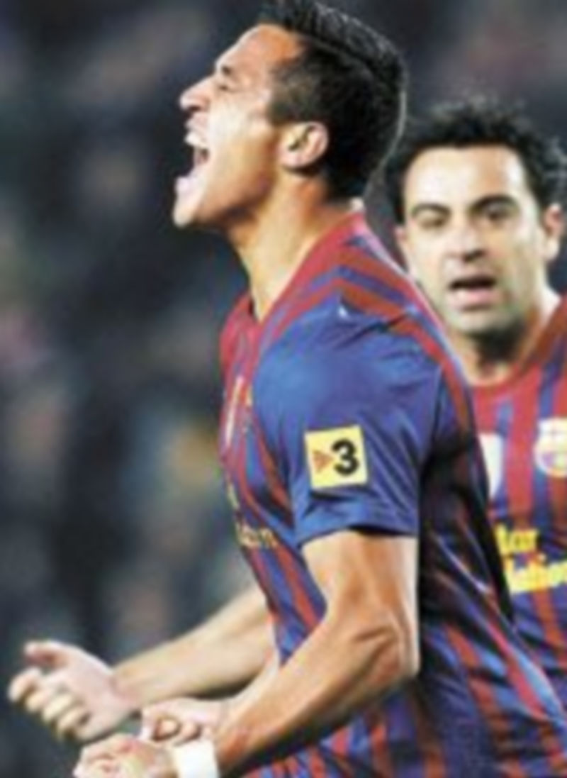 Alexis no está rindiendo al nivel esperado en el Barcelona. / Reuters