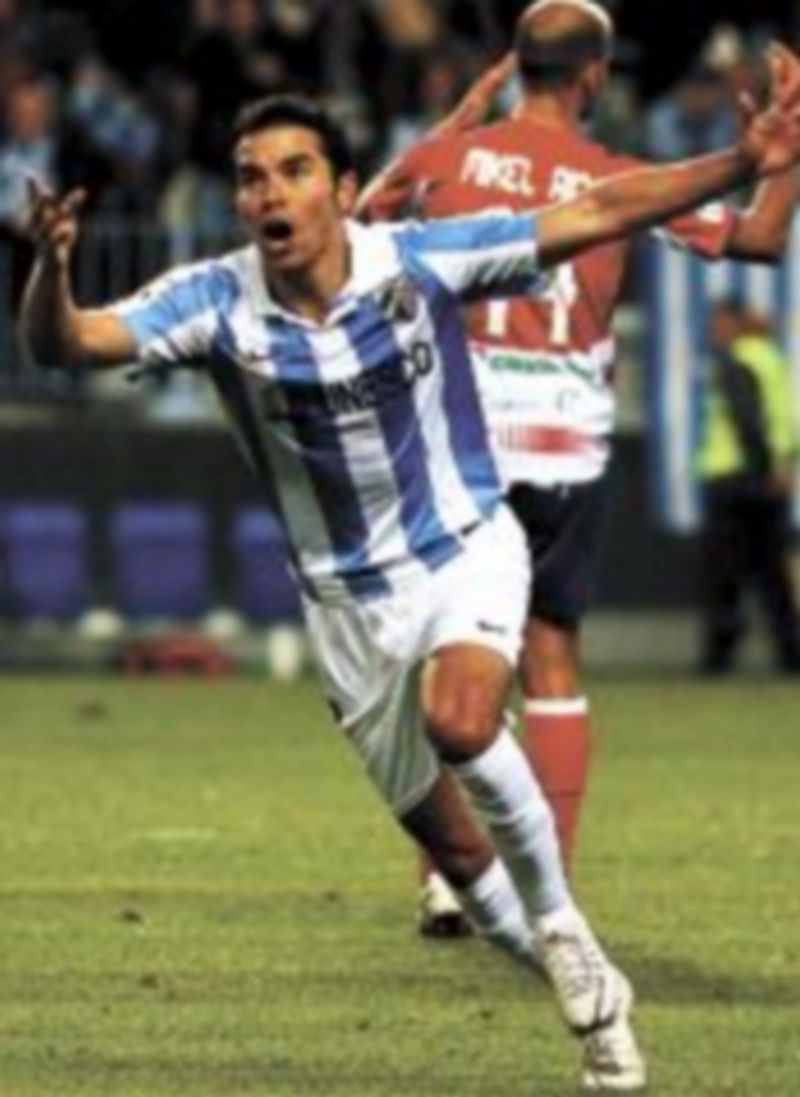Javier Saviola fue el autor del segundo tanto blanquiazul en La Rosaleda. / Reuters