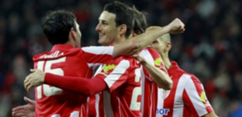 El jugador del Athletic Club de Bilbao Aritz Aduriz durante un partido. / Efe