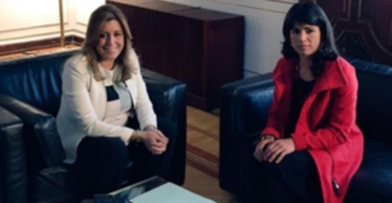Imagen de la reunión que mantuvieron Teresa Rodríguez y Susana Díaz para negociar la investidura. / Europa Press