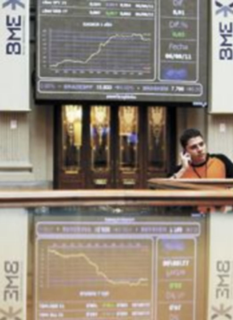 El Ibex 35 volvió a rebasar ayer la barrera de los 8.000 puntos. / Reuters