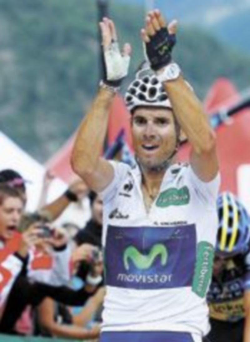 El ciclista murciano se impuso al sprint en los últimos metros a Alberto Contador y ‘Purito’ Rodríguez. / Reuters