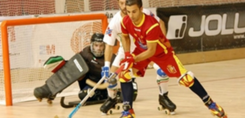 Un jugador español disputa la pelota. / EP