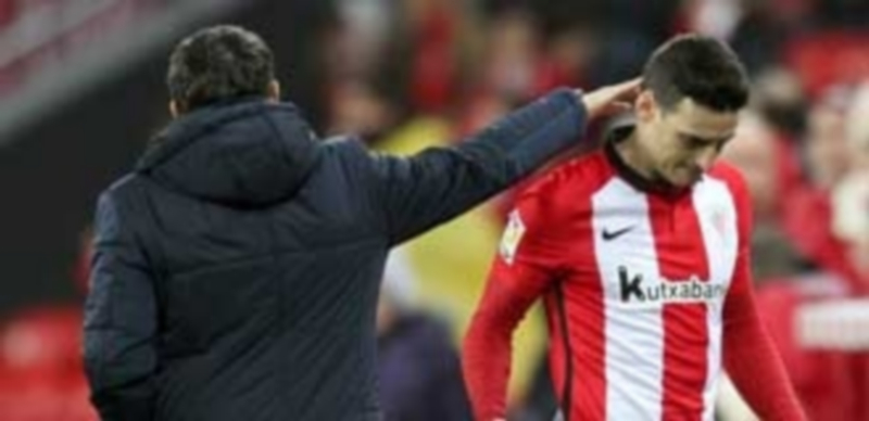 Aduriz será duda hasta última hora por molestias musculares. / EFE
