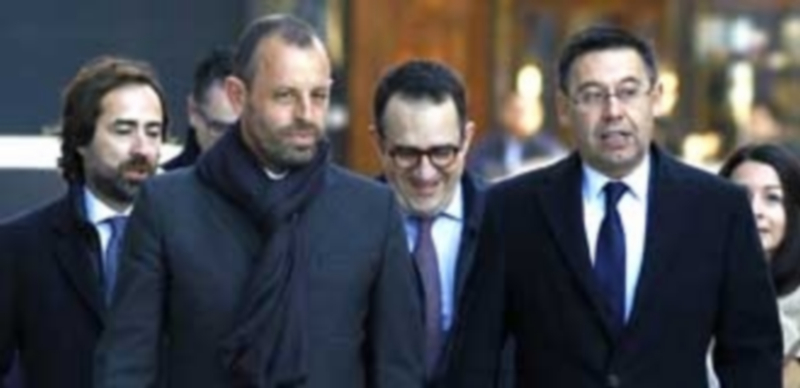 El Barça debatirá el lunes el acuerdo para exonerar a Rosell y Bartomeu 1 Josep María Bartomeu y Sandro Rosell comparecieron ante la Audiencia Nacional por el ‘Caso Neymar’. / Europa Press