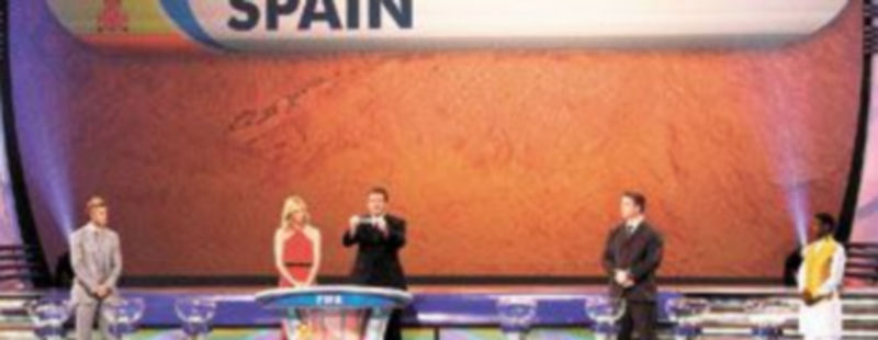 Momento en el que salió la bola de España en el sorteo. / EFE