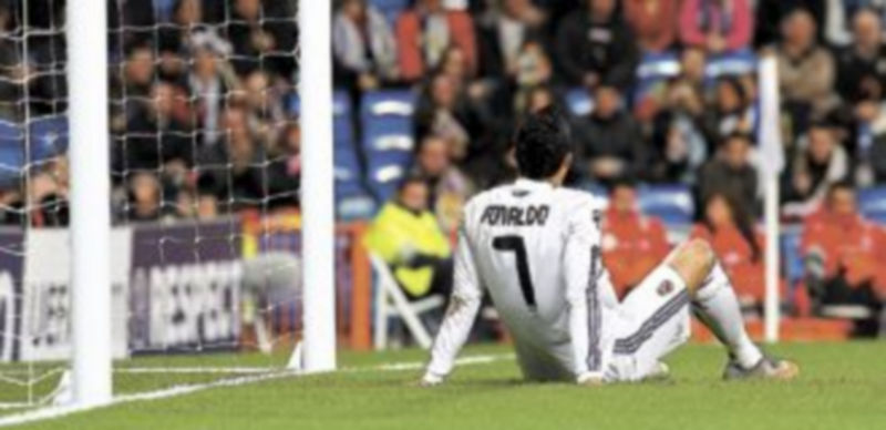 Cristiano Ronaldo no estará sobre el césped del Vicente Calderón debido a unas molestias físicas. / Reuters