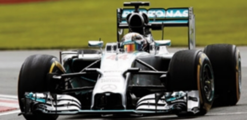 El inglés Lewis Hamilton acabó en la primera posición y reiteró que es uno de los favoritos al triunfo. / C. Wattie (Reuters)