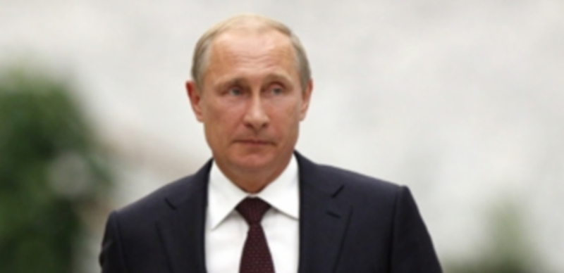 Putin se dirige a la rueda de prensa tras reunirse con Poroshenko en Minsk. / Efe