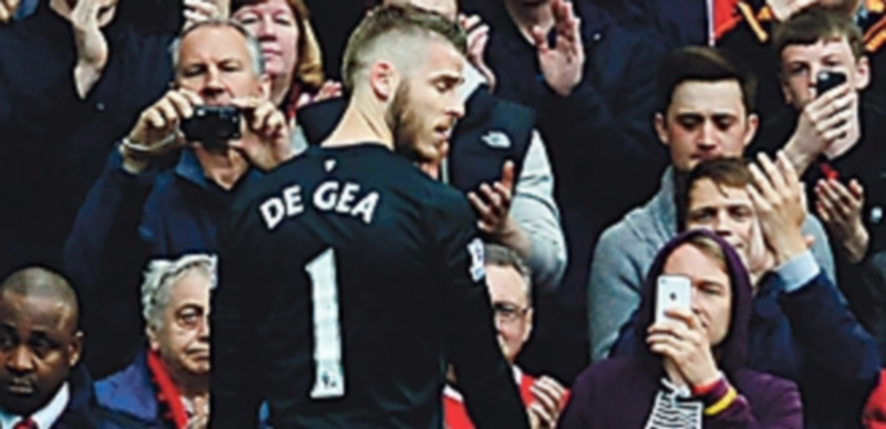 Scholes: «Costará mucho sustituir a David de Gea» 1 De Gea tuvo que ser sustituido por lesión en el último partido de su equipo. / EFE