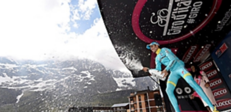 El italiano supera al español Mikel Landa en la clasificación general a falta de tan sólo dos etapas para el final. / EFE