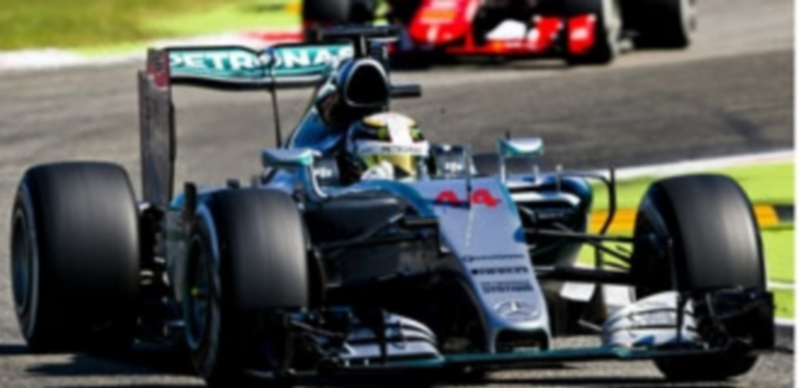 Lewis Hamilton volvió a superar una vez más a su compañero de equipo