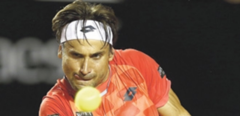 David Ferrer devuelve la pelota al holandés Thiemo de Bakker. / EFE