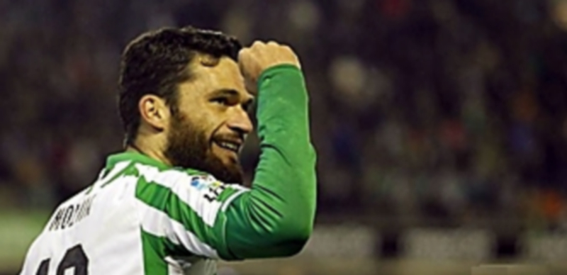 Jorge Molina celebra el primer gol del Betis en el partido ante el Girona. / LFP