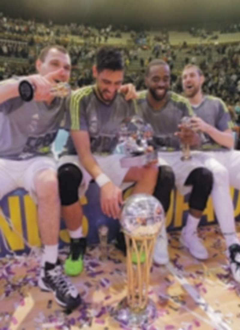 De izquierda a derecha