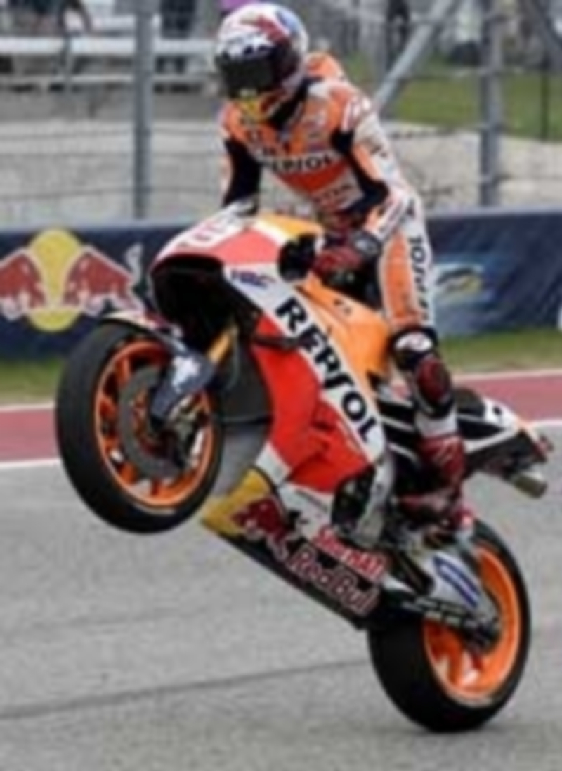 Marc Márquez cruza la meta para ganar el Gran Premio de Las Américas. / EFE