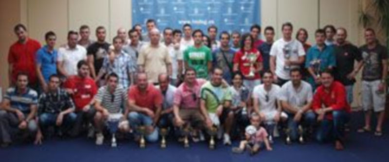 Fotografía de grupo con los premiados de esta temporada de los Juegos Deportivos Municipales. / El Adelantado.