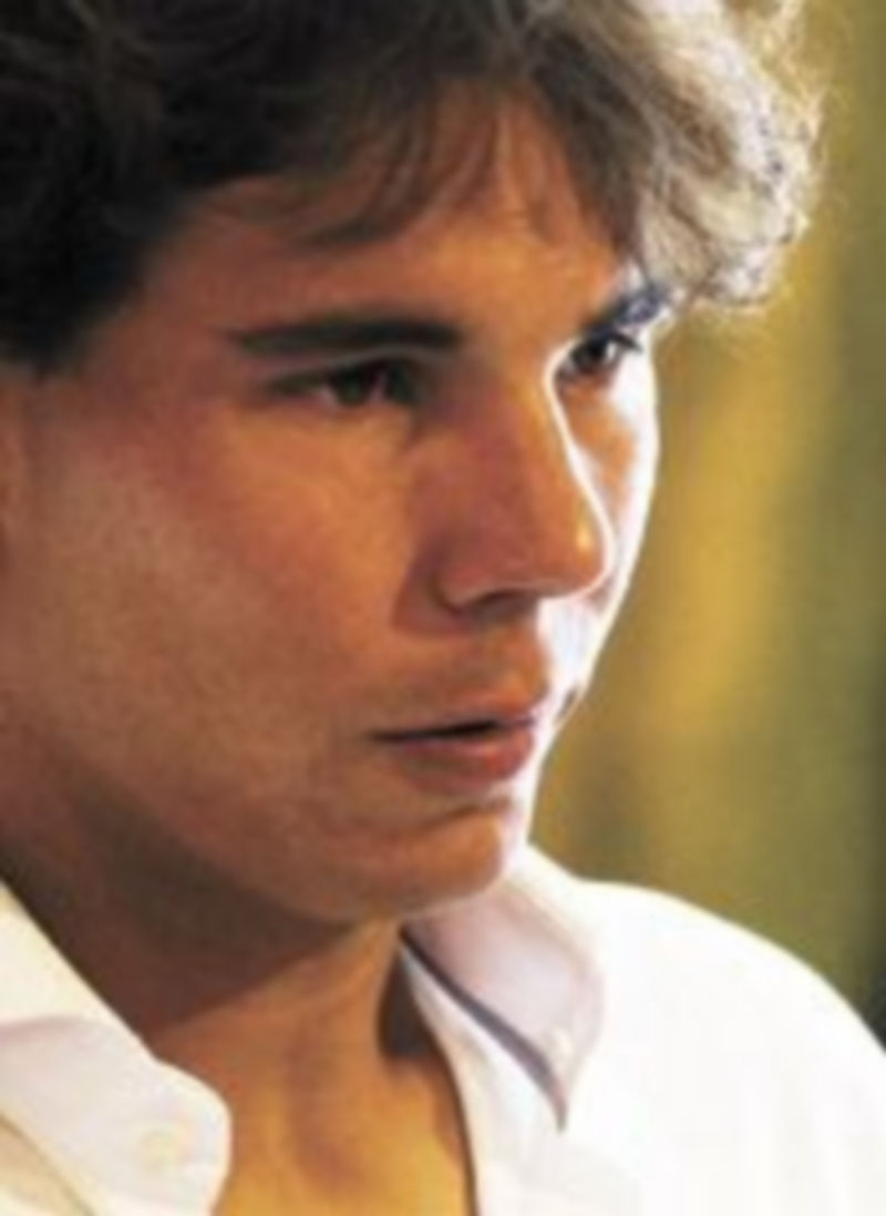 El tenista español cree que la historia marca que la arcilla de la tierra batida debe ser roja y no comparte la innovación que ha permitido el ente rector del tenis. / Reuters