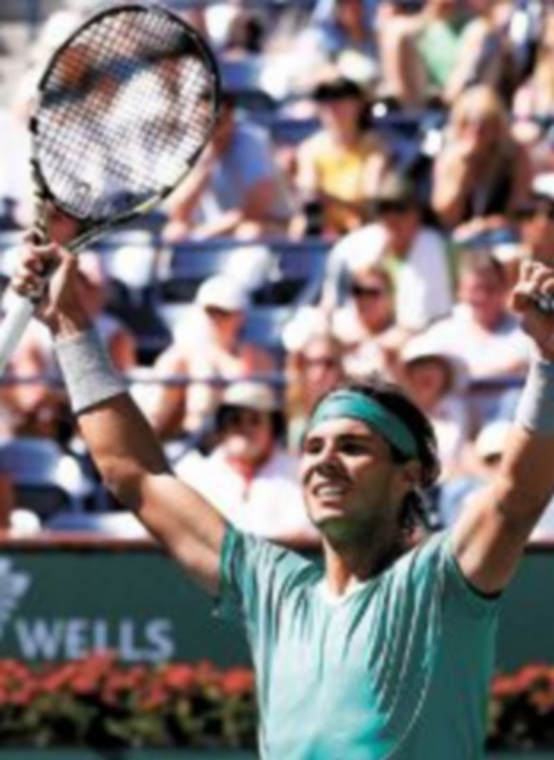 El número cinco del mundo festeja su triunfo en el desierto de California. / Reuters