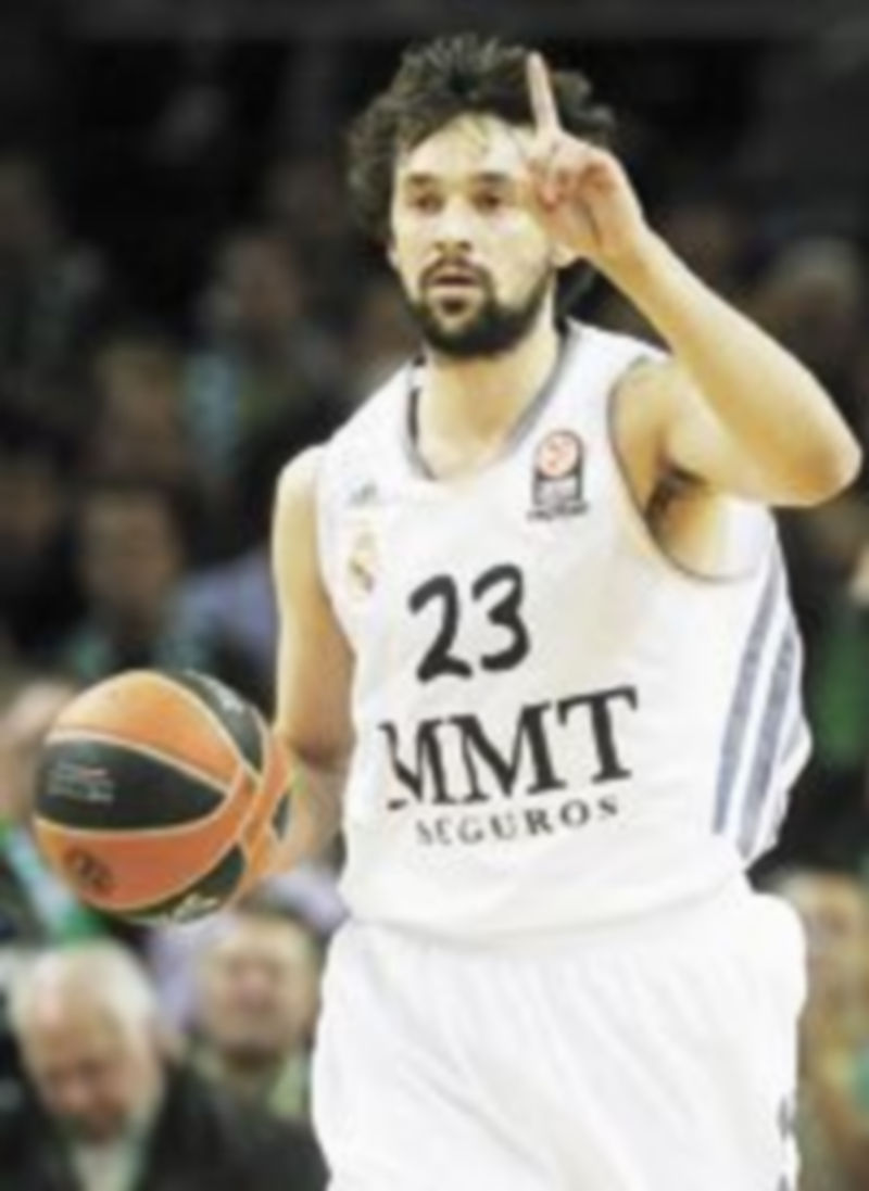 Llul volverá a llevar la ‘batuta’ del cuadro ‘merengue’ ante el cuadro vitoriano. / Efe