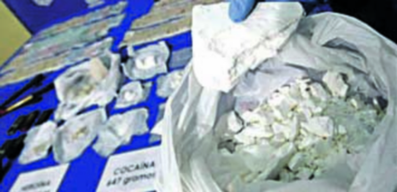 Desarticulada una red que usaba ‘correos humanos’ para pasar droga 1 La organización criminal usaba la vía aérea para que los ‘correos humanos’ no fueran interceptados por la Policía. / Efe