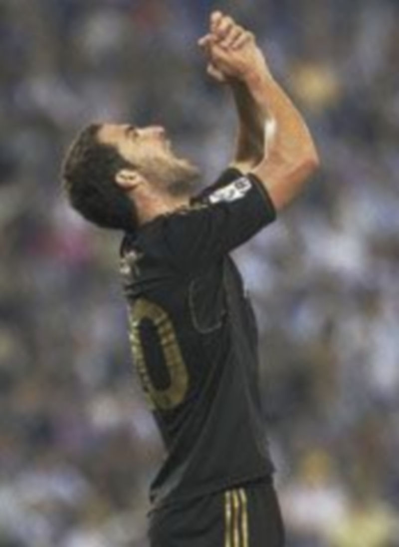 Gonzalo Higuaín podría volver a la titularidad en detrimento de Benzema. / Efe