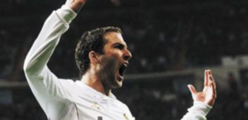 Gonzalo Higuaín recuperará la titularidad en solitario del ataque blanco ante el Rayo Vallecano debido a las lesiones de Karim Benzema y Ángel Di María. / Reuters