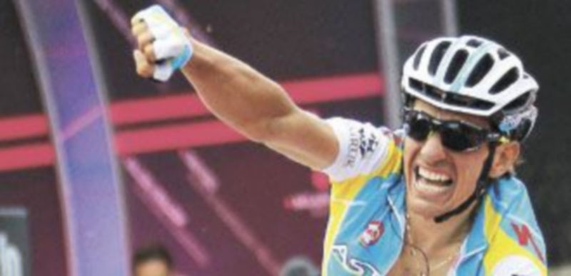 Paolo Tiralongo celebra su triunfo en el primer final en alto de la ronda italiana. / Reuters