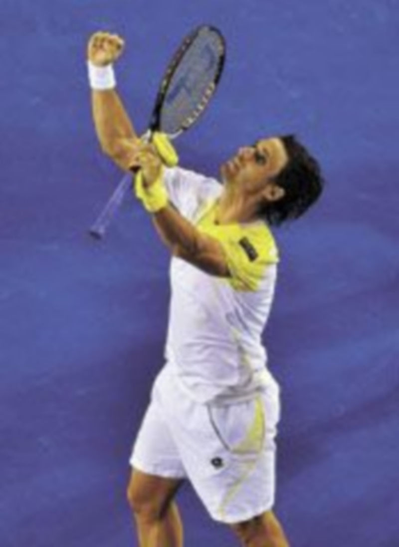 Ferrer levanta los brazos en señal de triunfo. / T. Melville (Reuters)