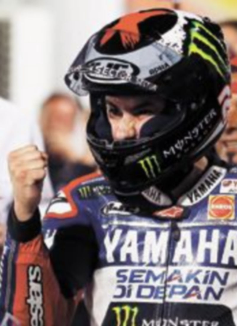 Lorenzo celebra su primer puesto en la parrilla. / Reuters