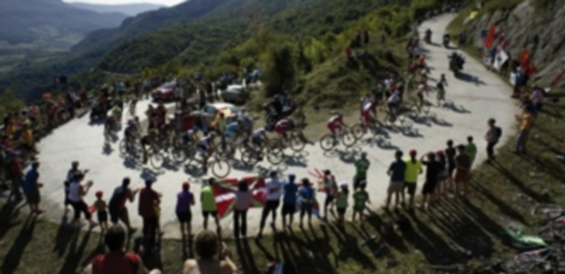 Una de las curvas de la subida a San Miguel de Aralar