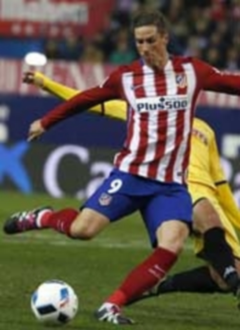 Fernando Torres tuvo varias opciones en la primera parte para anotar al Reus su gol cien con la camiseta del Atlético. / EFE