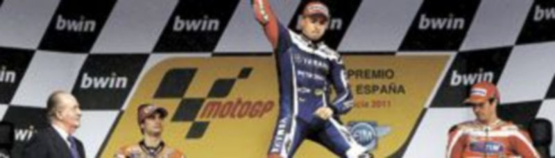 El Rey Don Juan Carlos subió al podio de Jerez para entregar los trofeos a Dani Pedrosa